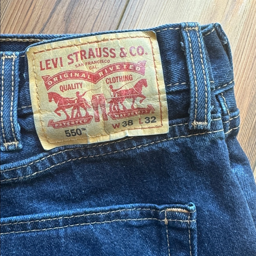 Levi’s 550 Relaxed Fit Jeans Mens 38x32 Dark Wash Straight Leg Denim - Picture 2 of 3